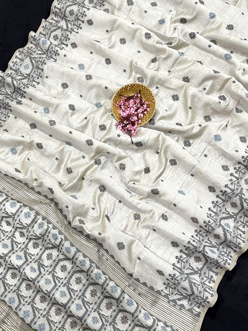 Daisy white & Grey Kovai Cotton Jamdani saree