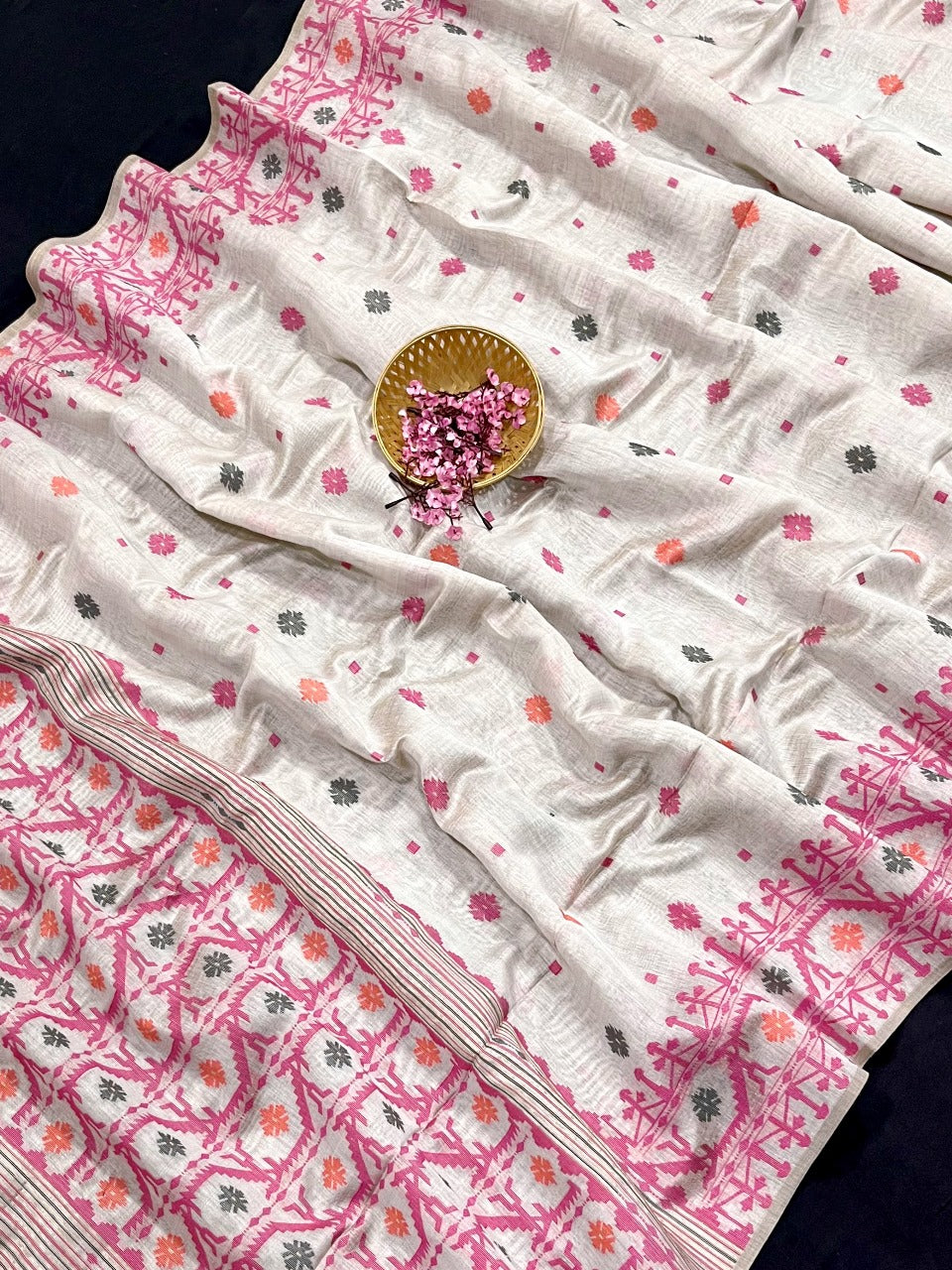 Daisy white & Pink Kovai Cotton Jamdani saree