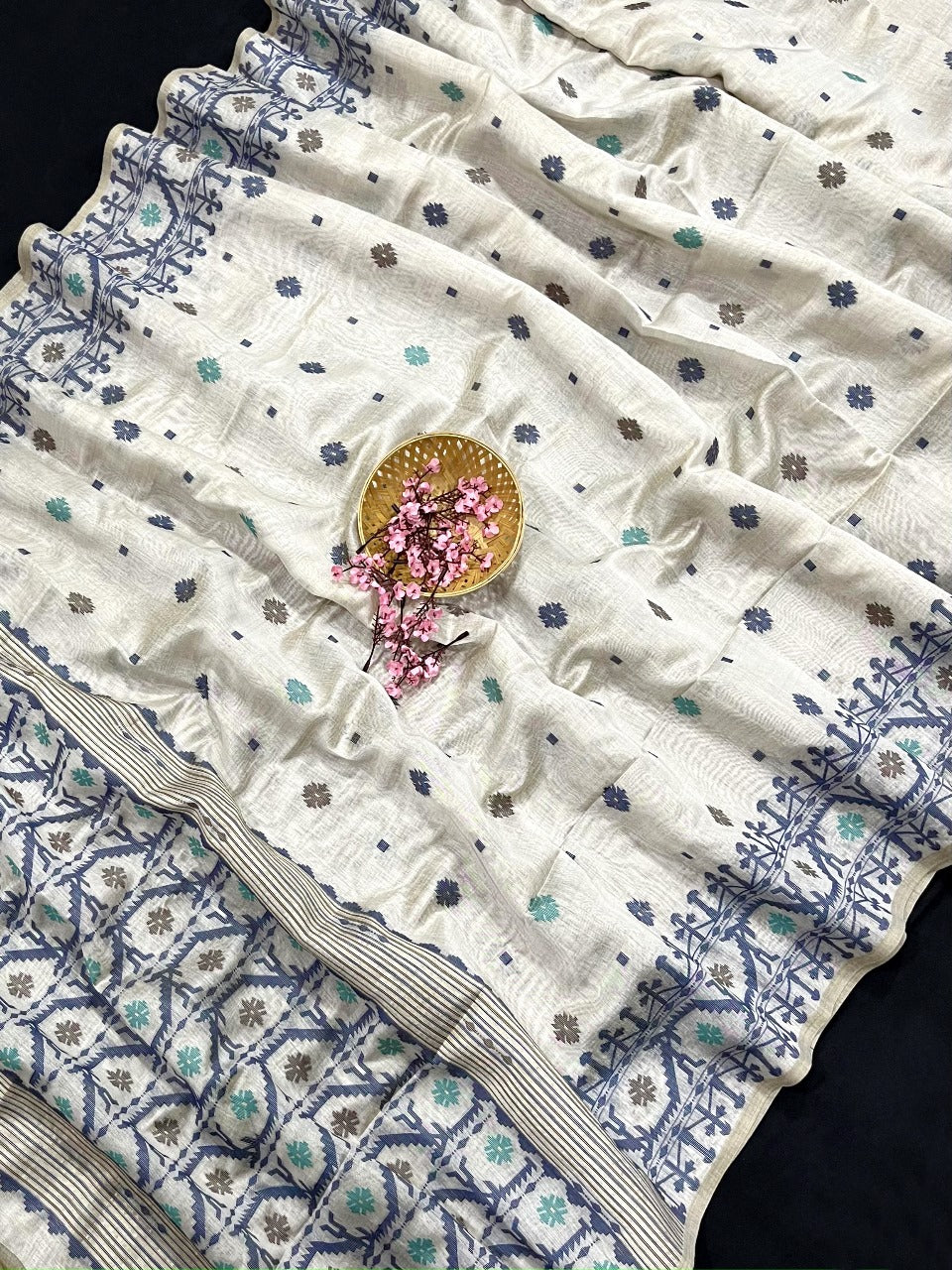 Daisy white & Purple Kovai Cotton Jamdani saree