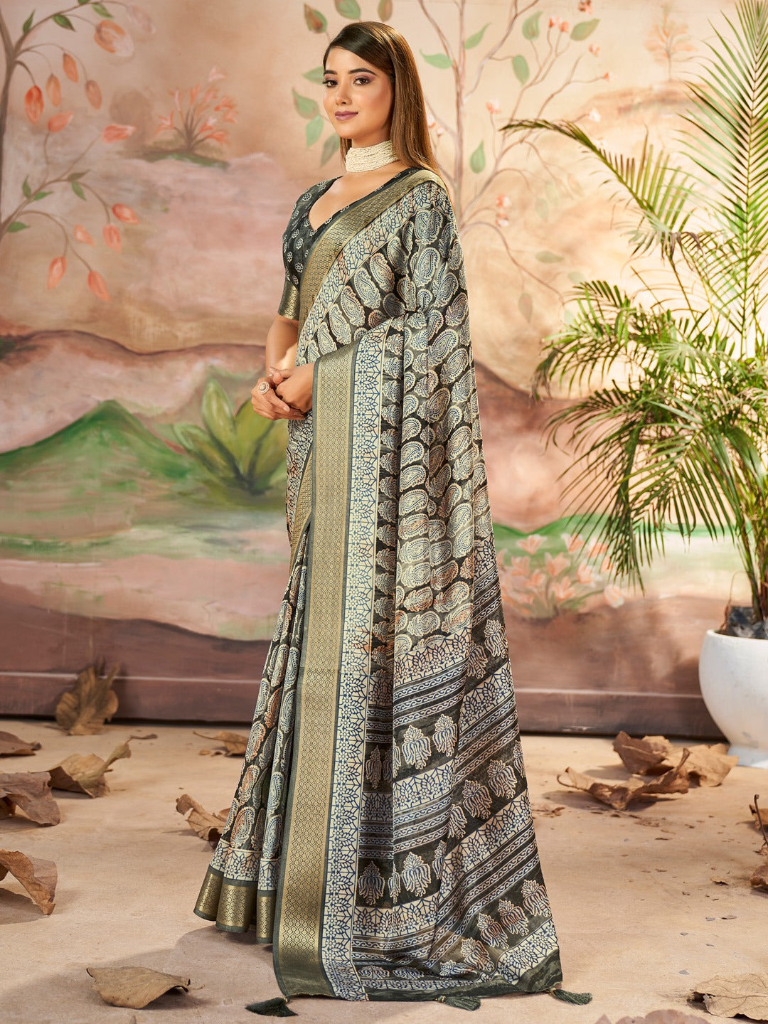 Pickle Green Sungudi Dola Silk Saree